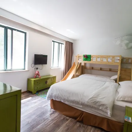 Yuyao 702 Resort