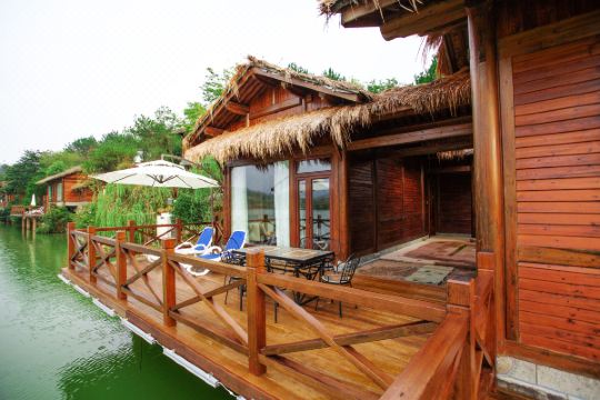 衢州江山耕读农场水上屋度假区木屋