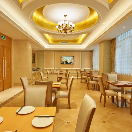 Vienna Hotel (Zhaoqing Sihui Center Yubo City)