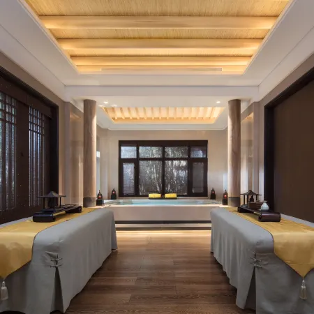 HUAQING PALACE RESORT & SPA