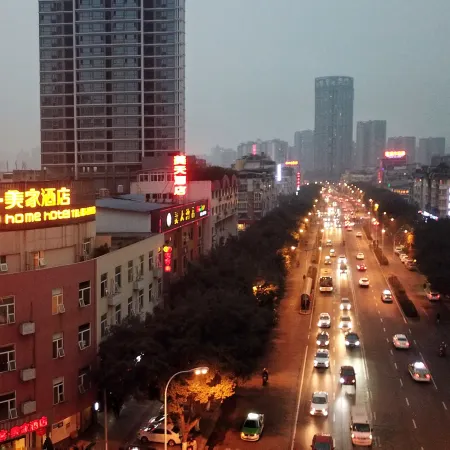 Merry Home Hotel (Leshan Giant Buddha Minjiang 2nd Bridge)