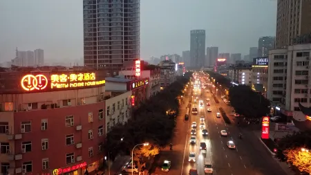 Merry Home Hotel (Leshan Giant Buddha Minjiang 2nd Bridge)