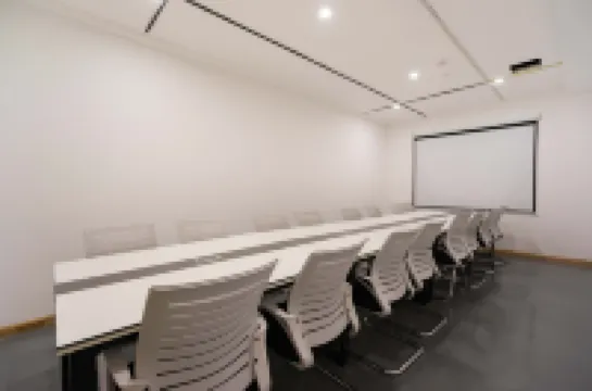 溪田·悦上   |   Alice  in  Wonderland · 愛麗絲夢遊仙境·客棧