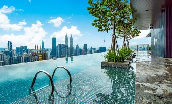 OYO 467 Home Deluxe Studio Expressionz Suites KLCC Infinity Pool
