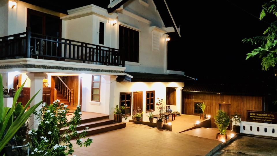 Merry Riverside Hotel