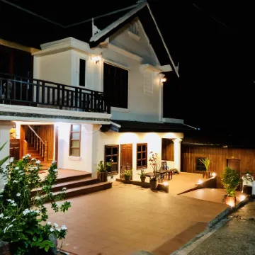 Merry Riverside Hotel Hotels near ສະຖານີຫຼວງພະບາງ
