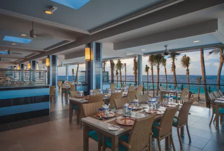 Riu Cancun - All Inclusive Отели рядом с достопримечательностью «Плайя Гавиота Асуль»