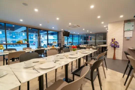 The Home Hotel Отели рядом с достопримечательностью «Банг Капи Торговый центр»