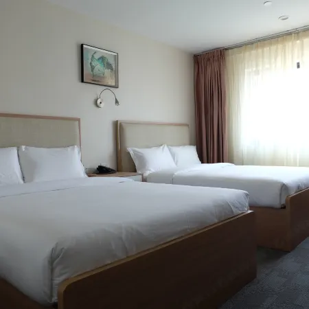 LIC Plaza Hotel Отели рядом с достопримечательностью «Станция метро G Subway Line»