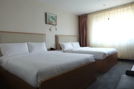 LIC Plaza Hotel Отели рядом с достопримечательностью «I-Ам-Парк»