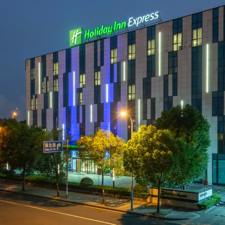Holiday Inn Express SHANGHAI GONGKANG by IHG Отели рядом с достопримечательностью «Шанхай коммуникейшенс Политекник»
