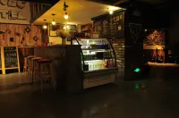 He Huang Memory Youth Hostel