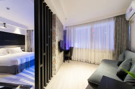 Watermelon Hotel (Dalian Zhongshan Square Railway Station Store)