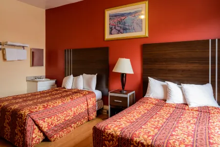 Europa Hotel Отели рядом с достопримечательностью «Tin How Temple»