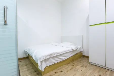 Yuju Hotel Apartment (Shanghai Pengpu New Village Subway Station)