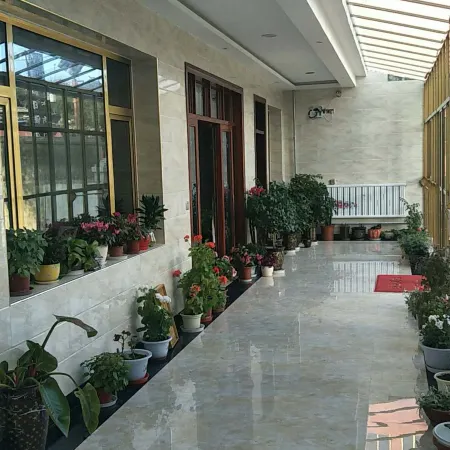 Luqu Hongshiya Holiday Hotel