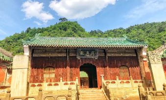 Wudang Mountain Longyuange Hotel