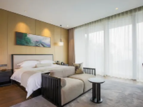Jinlei Holiday Hotel Hotels near Du Yuesheng Mansion