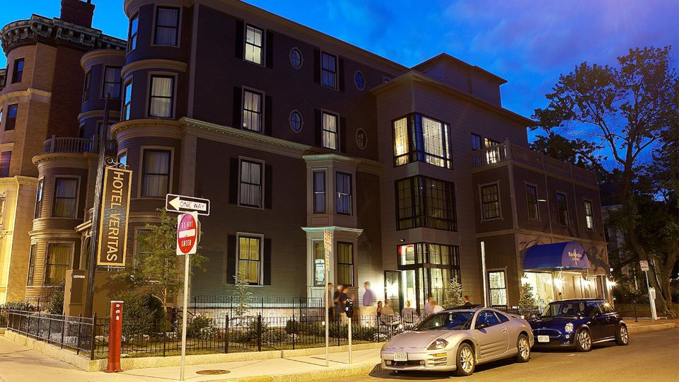 Hotel Veritas