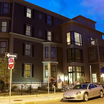 Hotel Veritas Отели рядом с достопримечательностью «Гарвард-сквер»