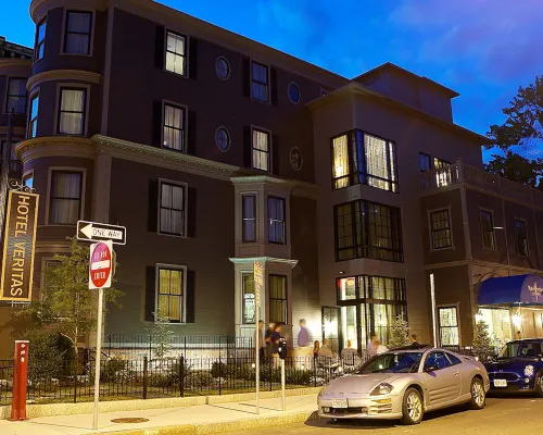Hotel Veritas Các khách sạn gần Quảng trường Harvard