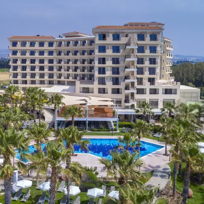 Aquamare Beach Hotel & Spa โรงแรมใกล้หาด SODAP Beach