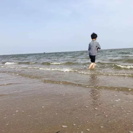 Liangzi Seaview Family Apartment (Laoting Tangshanwan Shop)