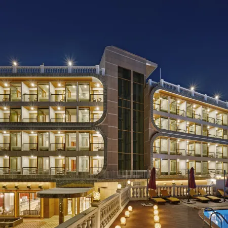 GoldOne Hotel & Suites Отели рядом с достопримечательностью «Парк развлечений Seri World»