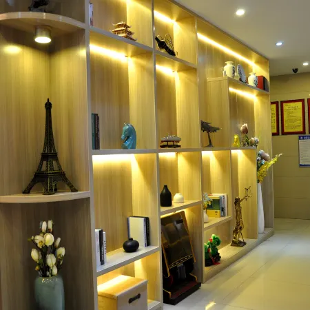 Tianhai Yueju Hotel (Jiujiang Railway Station Pedestrian Street Store)