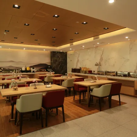 Jinjiang Inn Select Hotel (Heze Train Station)