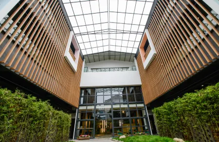 Gypress Green Отели рядом с достопримечательностью «Zhejiang Buddhist College (Headquarters)»