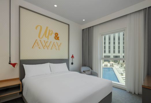 로브 앳 더 파크의 로비 및 캐주얼한 분위기