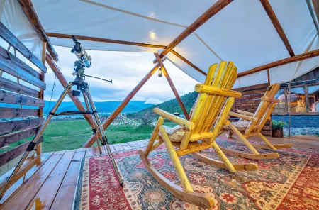 Ren'an Valley 270 Degree Tent Manor