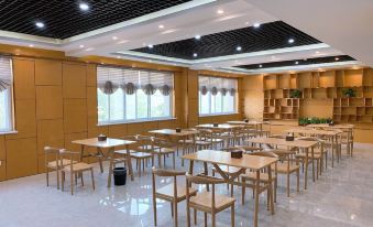 Liangqi Hotel (Zhaoling District Government Store, Luohe City)