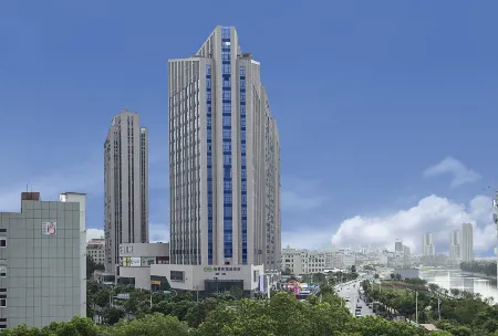 Grace Select Hotel (Xiamen Maluanwan) Отели рядом с достопримечательностью «Xiamenshi Library (xinglinfenguan)»