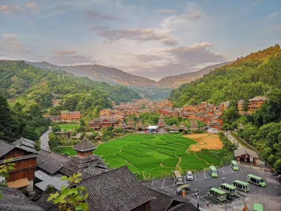 Three Apples Boutique Inn Hotels near Zhaoxing Dong Village - Beside the Opera Stage