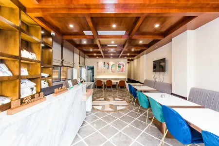 Emeishan Leidongping Xinlongmen Boutique Hotel Отели рядом с достопримечательностью «Jiulao Cave»