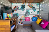 荷里活星球度假酒店 - 泳池