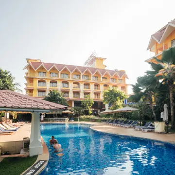 Acron Candolim Regina