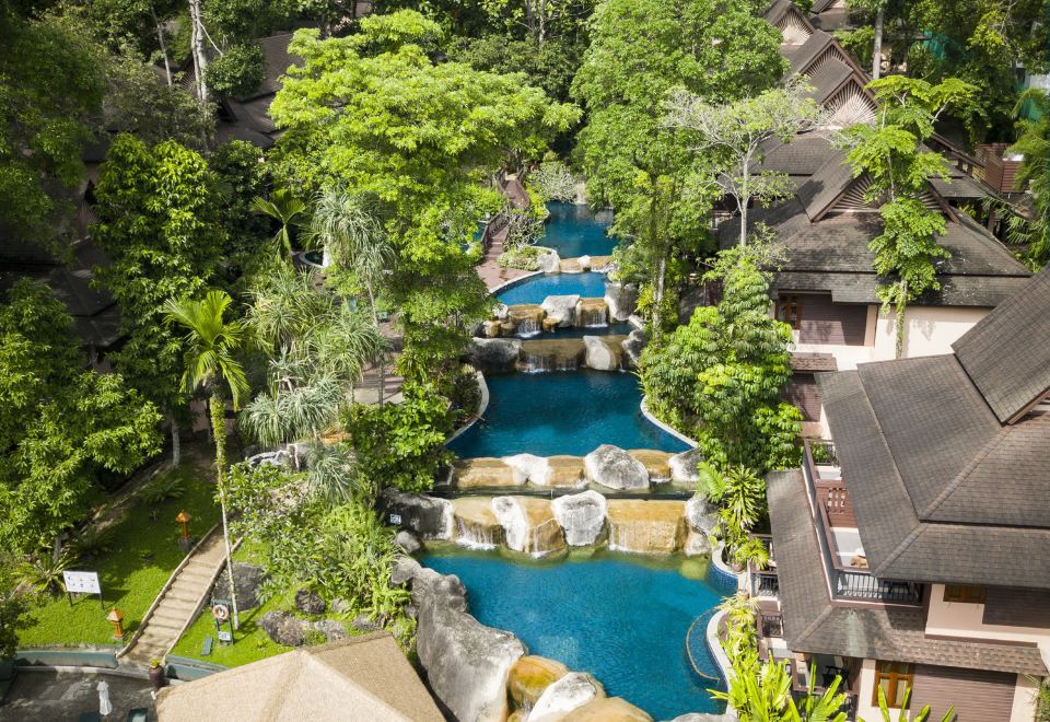 카오락 멀린 리조트의 편안한 침실