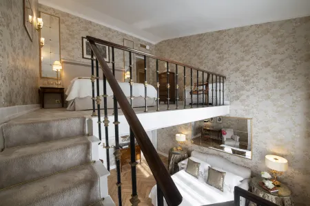 Helvetia&Bristol Firenze – Starhotels Collezione Отели рядом с достопримечательностью «San Felice in Piazza»