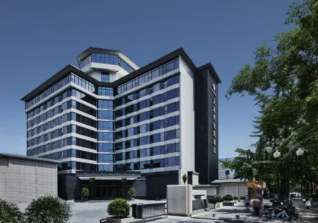 MANDALA HOTLE(Guilin Railway Station) Отели рядом с достопримечательностью «Maozhou Island, Daxu Ancient Town»