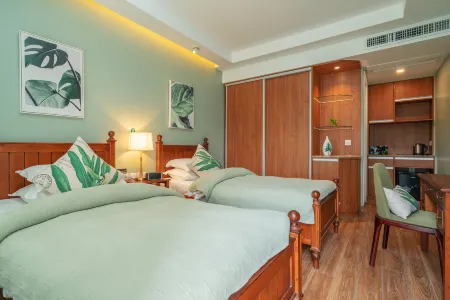 Happy Time Youth's Party Resort Hotel Отели рядом с достопримечательностью «Jiajing Island»