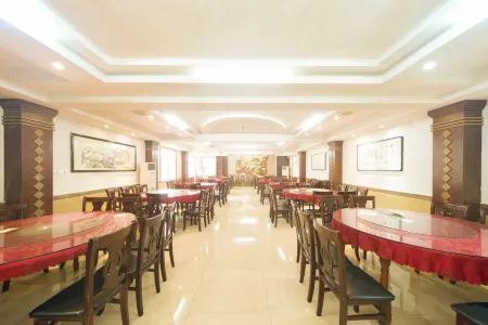 Junyi Nanshan Hotel, Luotian Отели рядом с достопримечательностью «Qingtaiguan Sceneic Area»