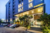 Aliz Hotel Hotel in zona Yaek Tiwanon