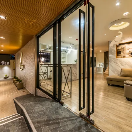 P18 Hotel Bangkok Отели рядом с достопримечательностью «Станция BTS Сиам»