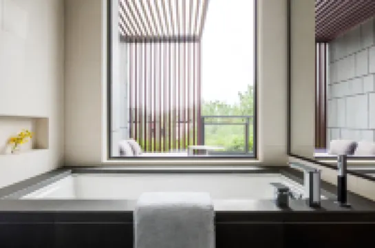 คอร์ดิส ตงเฉียนเลค หนิงป๋อ