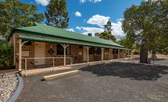 Overlander Homestead Motel