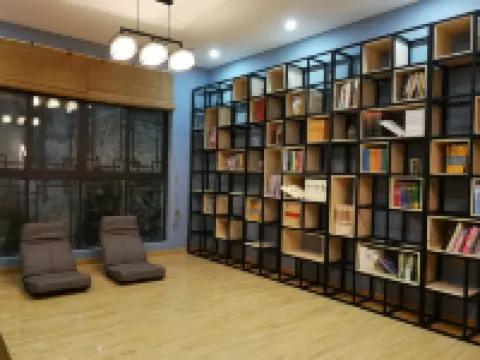Zuowang Jiangcun Hotel
