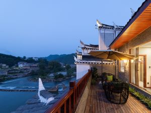 Xiqiao Night Language River View Homestay (Phoenix Ancient City Lijiang Branch)